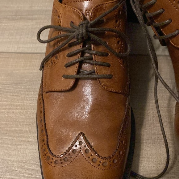 Cole Haan men’s formal shoes size 7.5 fit a men whose size is 8.5 - Picture 2 of 4